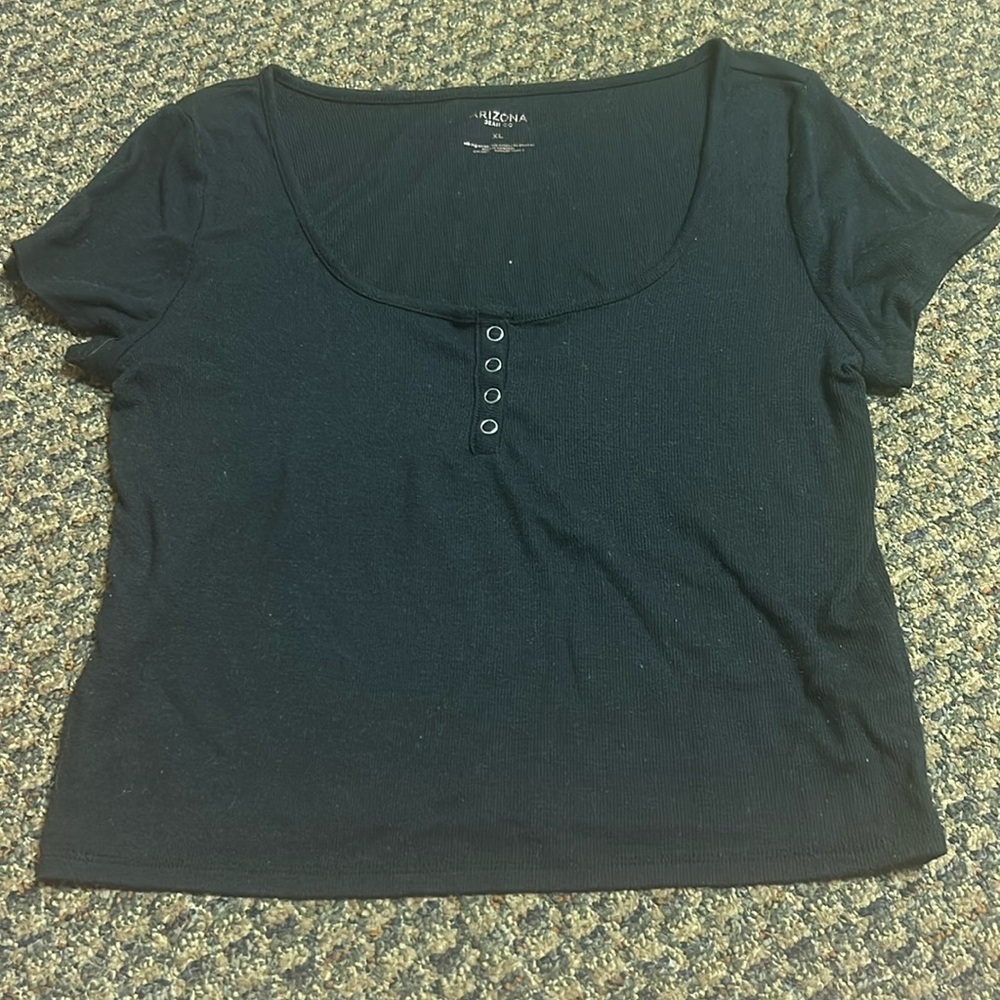 Black cropped tee